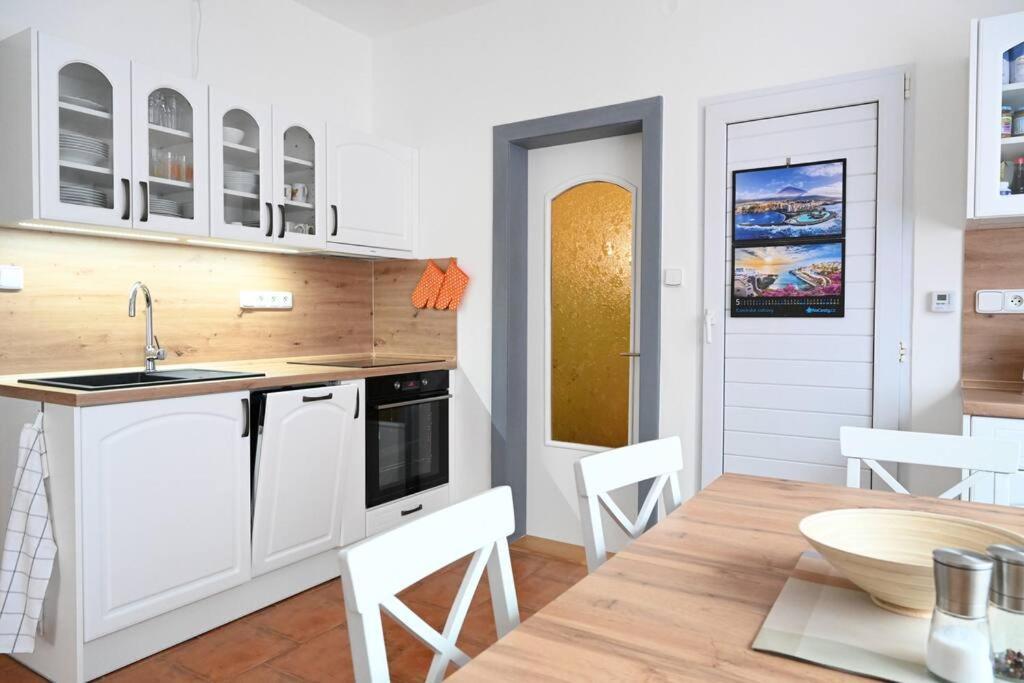 Rodinny Apartman U Broumovskeho Namesti エクステリア 写真